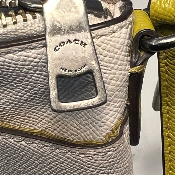 Coach | White Crossbody Bag With Green Strap - Picture 7 of 15